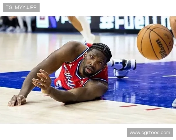 76人主场对决猛龙恩比德因伤病管理缺席引发关注 76人主场对决猛龙恩比德因伤病管理缺席引发关注